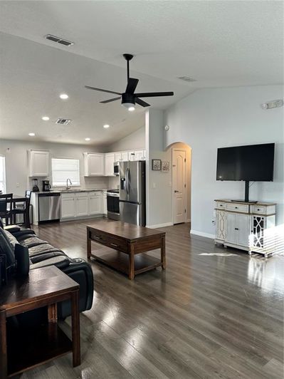 Image No.15-4 Bed Property for sale