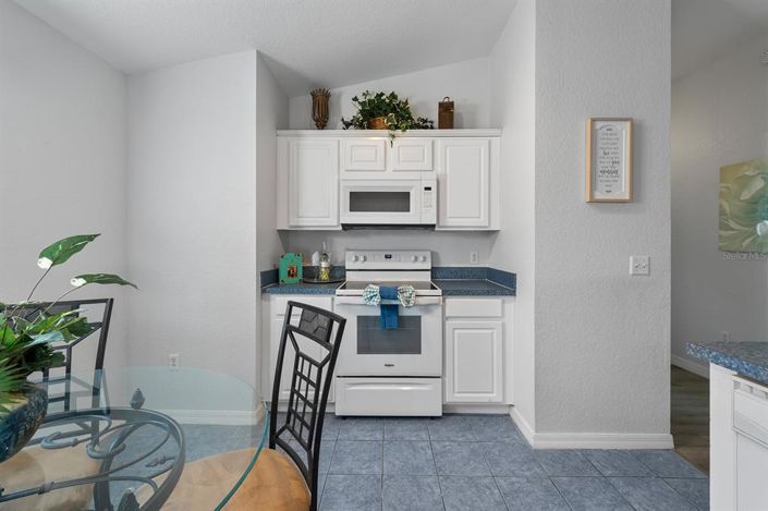 Image No.14-5 Bed Property for sale