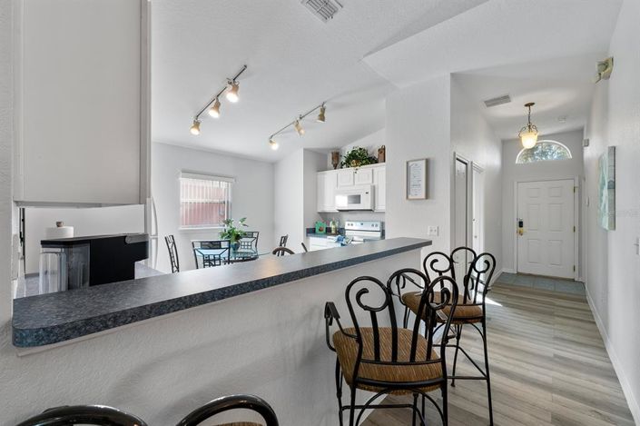 Image No.15-5 Bed Property for sale