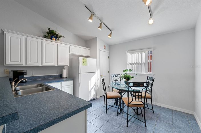 Image No.17-5 Bed Property for sale