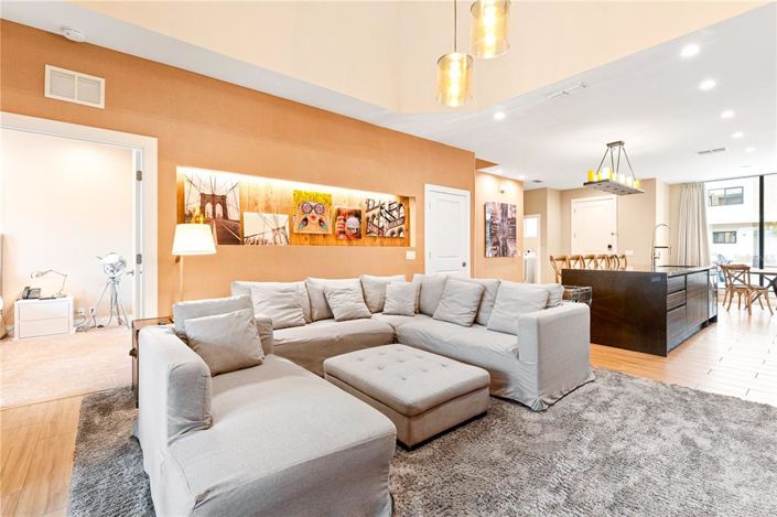 Image No.2-4 Bed Townhouse for sale