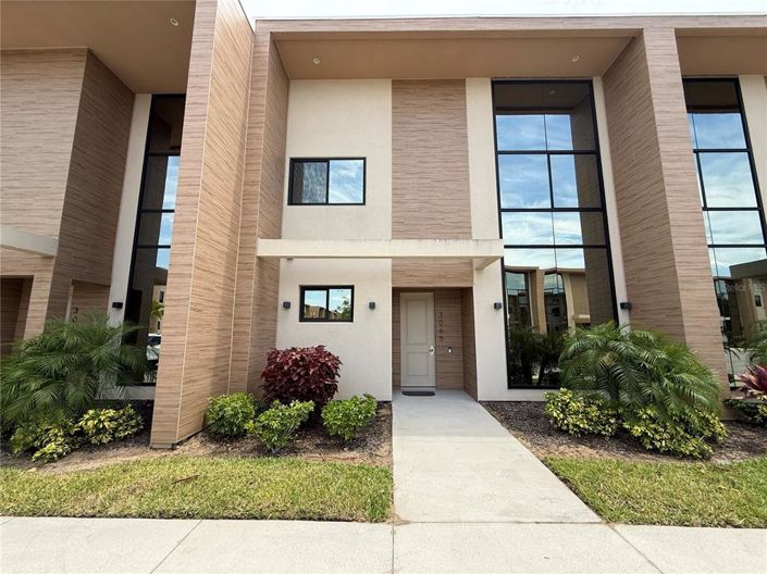 Image No.2-4 Bed Townhouse for sale