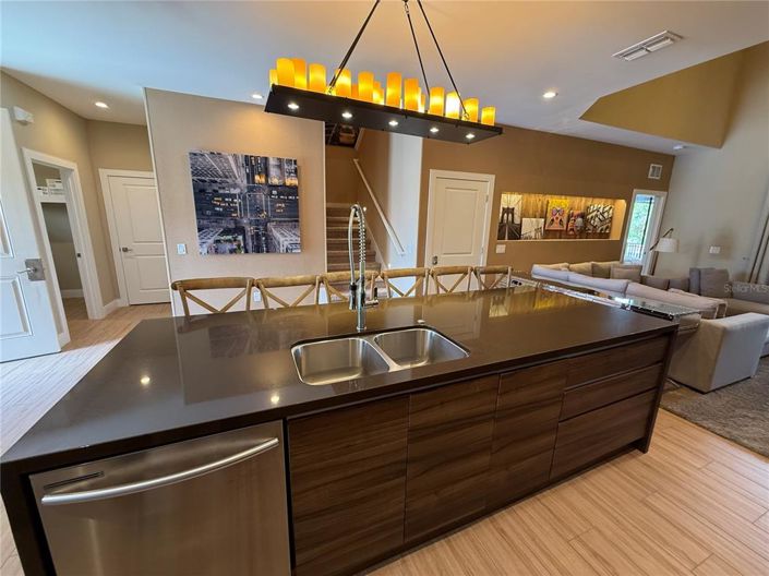 Image No.7-4 Bed Townhouse for sale