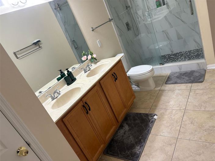 Image No.10-3 Bed Property for sale