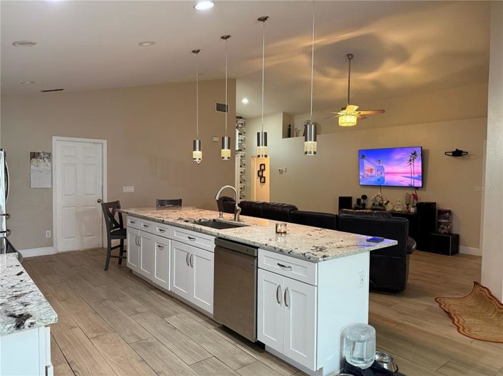 Image No.2-4 Bed Property for sale