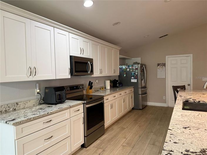 Image No.4-4 Bed Property for sale