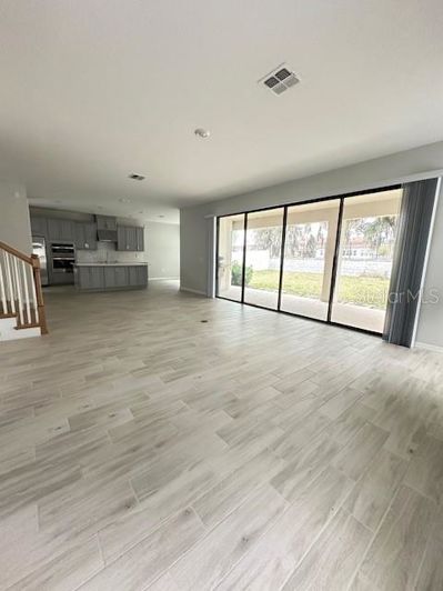 Image No.5-5 Bed Property for sale