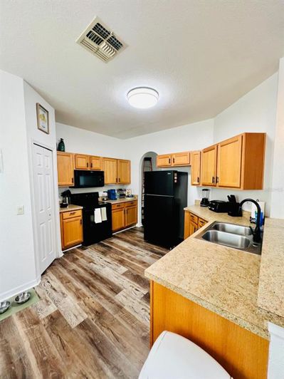 Image No.10-5 Bed Property for sale