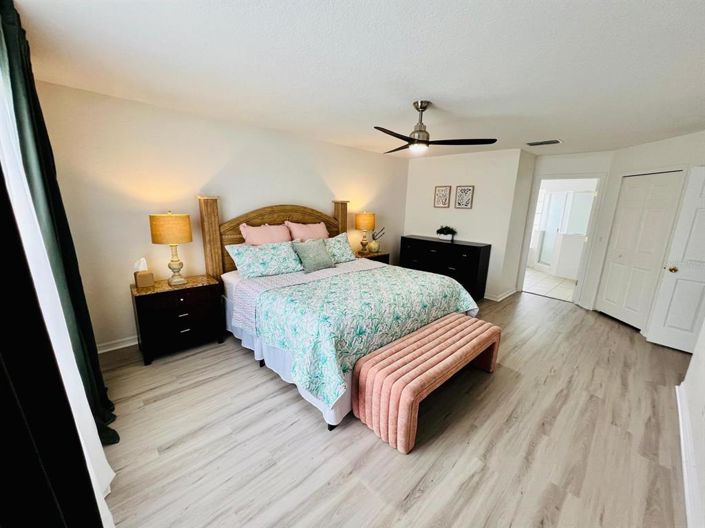 Image No.19-5 Bed Property for sale