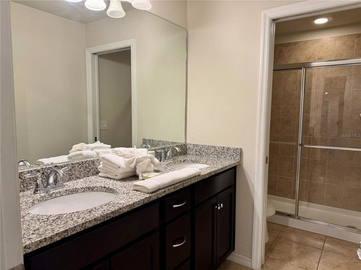 Image No.33-7 Bed Property for sale