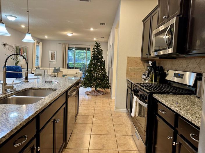 Image No.8-7 Bed Property for sale