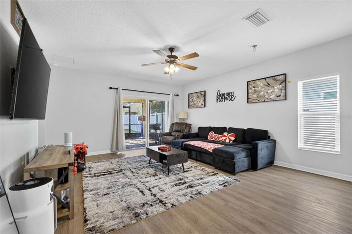 Image No.21-3 Bed Property for sale