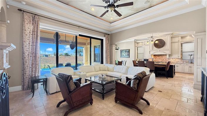 Image No.10-5 Bed Property for sale