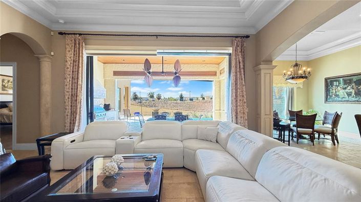 Image No.11-5 Bed Property for sale