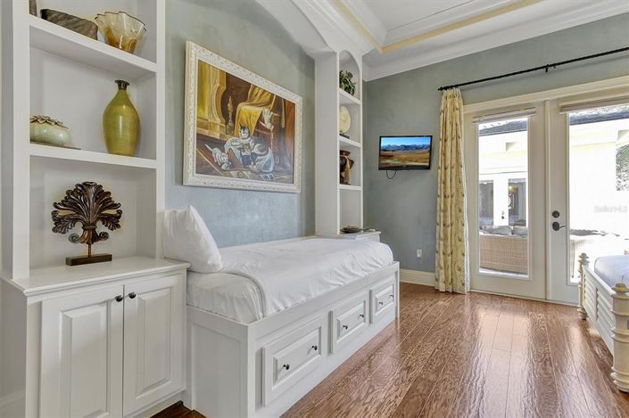 Image No.37-5 Bed Property for sale