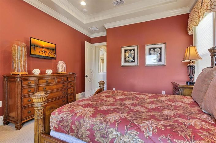 Image No.56-5 Bed Property for sale