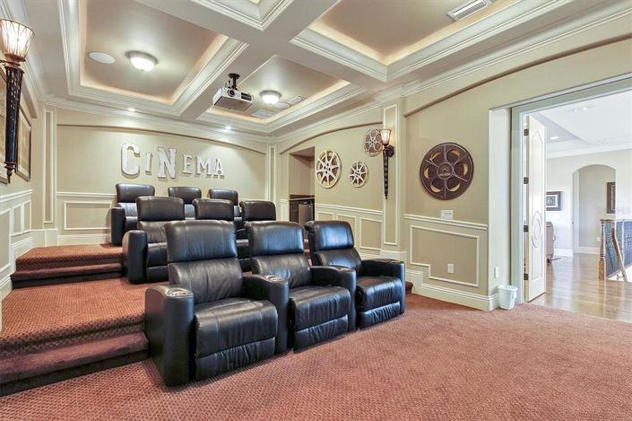 Image No.60-5 Bed Property for sale