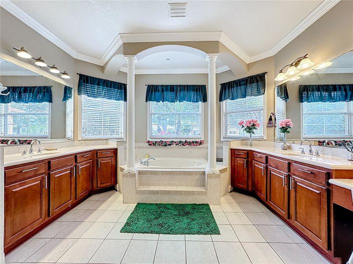 Image No.15-4 Bed Property for sale