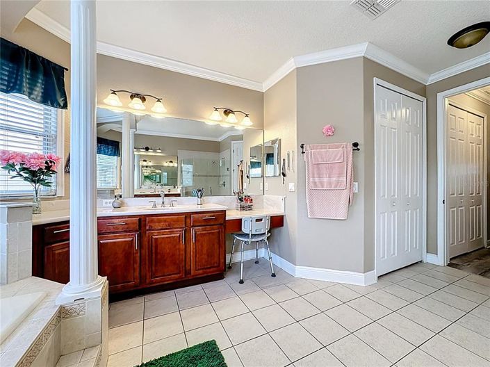 Image No.17-4 Bed Property for sale