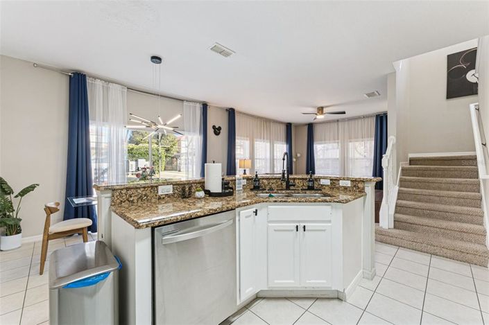 Image No.15-4 Bed Townhouse for sale