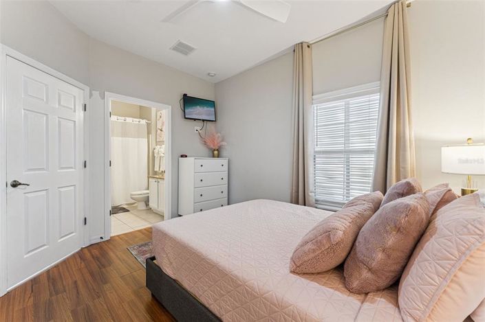 Image No.18-4 Bed Townhouse for sale