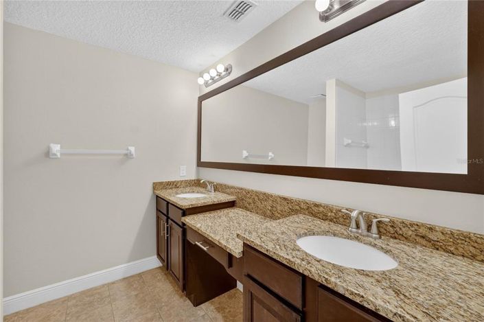 Image No.18-3 Bed Townhouse for sale