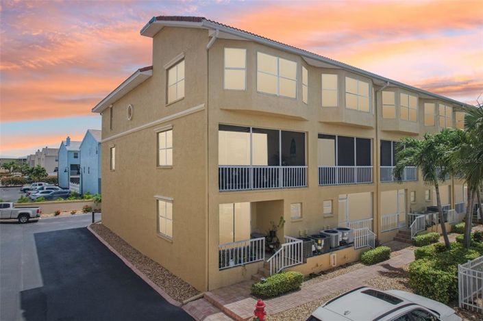 Image No.58-3 Bed Townhouse for sale