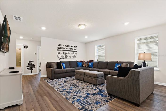 Image No.22-6 Bed Property for sale