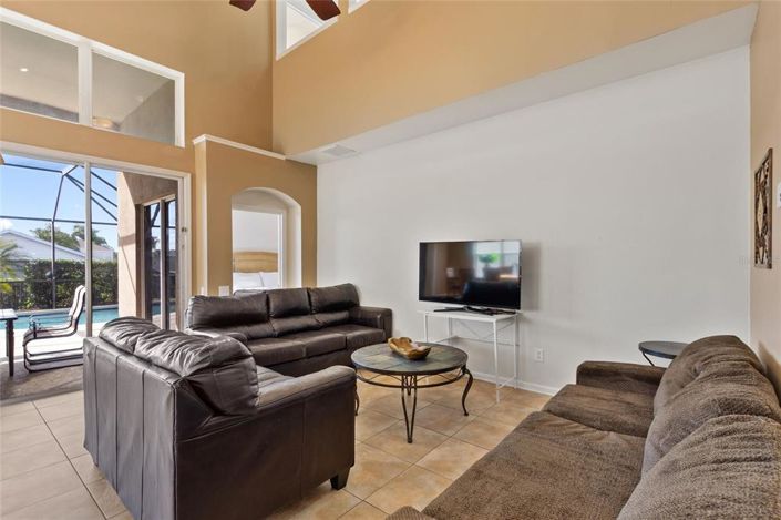 Image No.13-6 Bed Property for sale