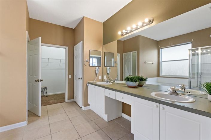 Image No.17-6 Bed Property for sale