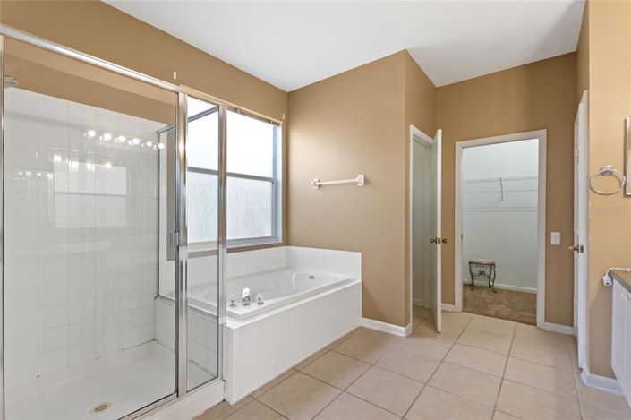 Image No.18-6 Bed Property for sale