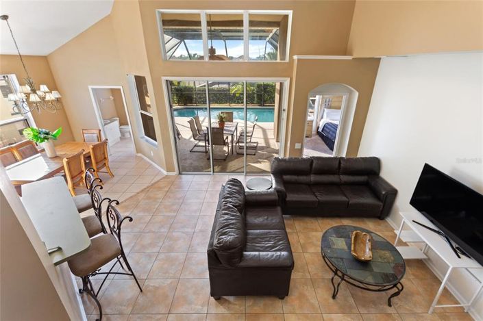 Image No.20-6 Bed Property for sale