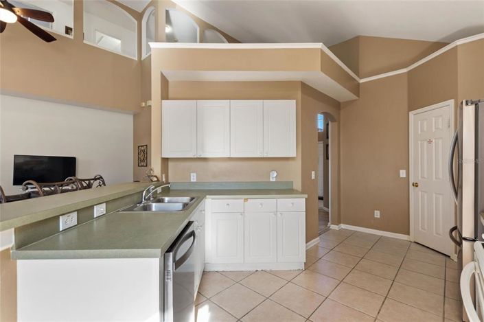 Image No.6-6 Bed Property for sale