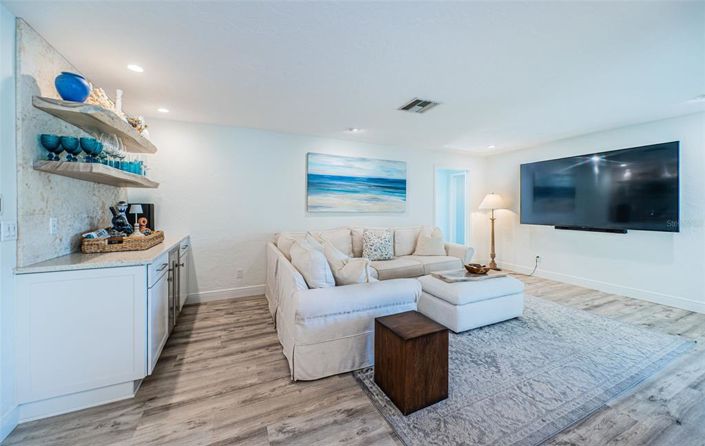 Image No.16-5 Bed Property for sale