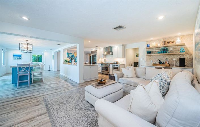 Image No.19-5 Bed Property for sale