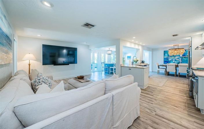 Image No.20-5 Bed Property for sale