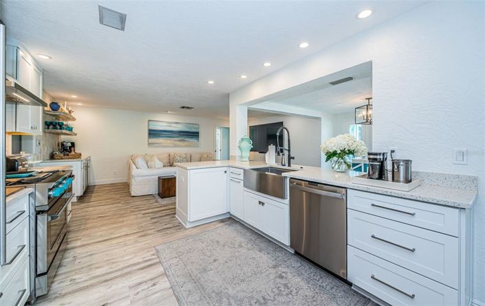 Image No.24-5 Bed Property for sale