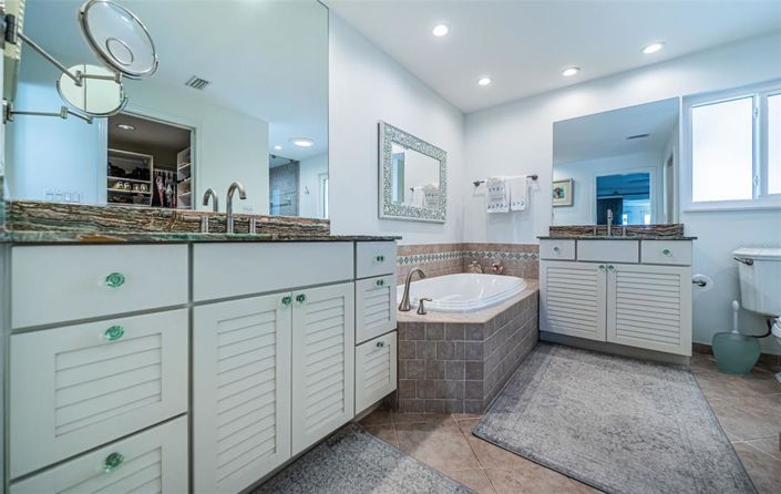 Image No.39-5 Bed Property for sale