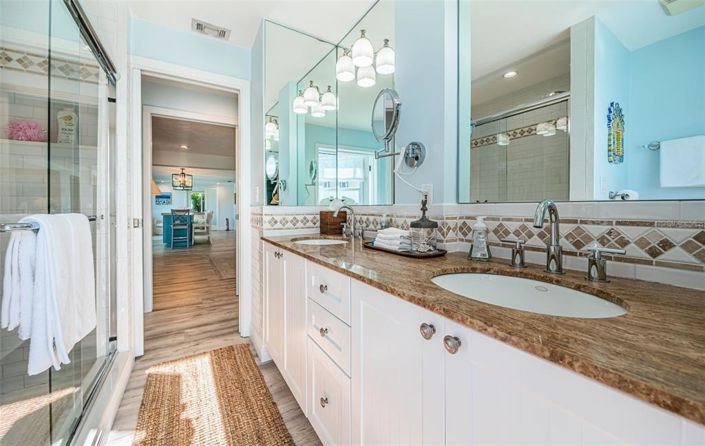 Image No.50-5 Bed Property for sale