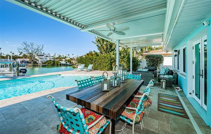 Image No.55-5 Bed Property for sale