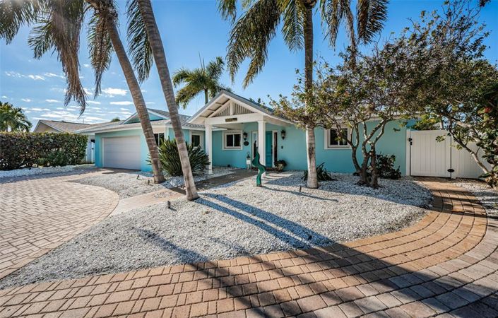 Image No.6-5 Bed Property for sale