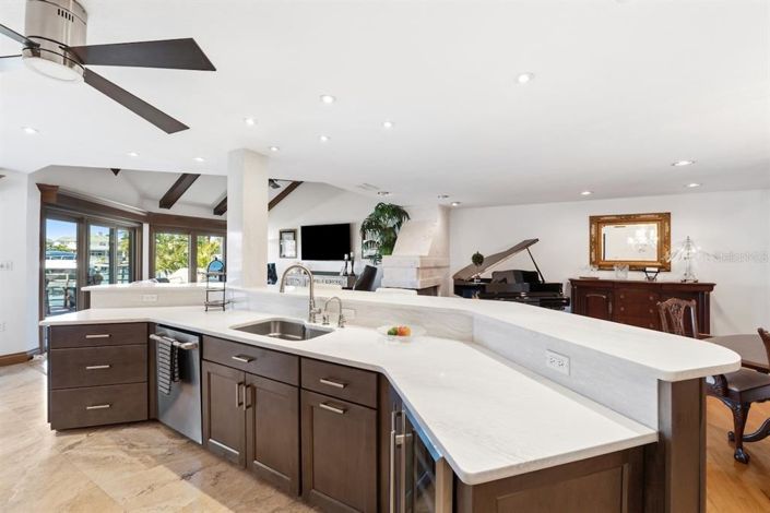 Image No.10-4 Bed Townhouse for sale