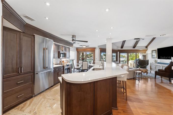 Image No.12-4 Bed Townhouse for sale