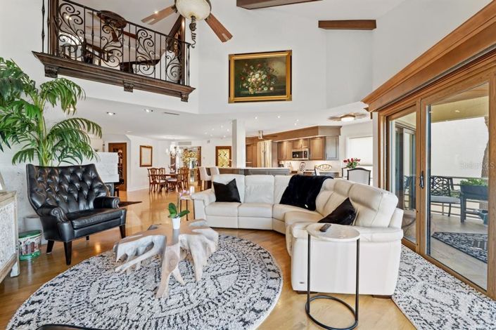 Image No.17-4 Bed Townhouse for sale