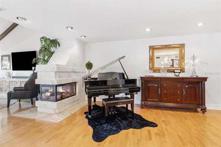 Image No.22-4 Bed Townhouse for sale