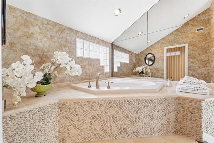 Image No.30-4 Bed Townhouse for sale