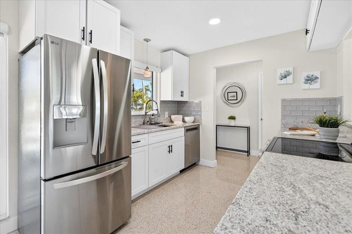 Image No.8-3 Bed Property for sale