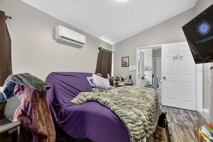 Image No.17-5 Bed Property for sale