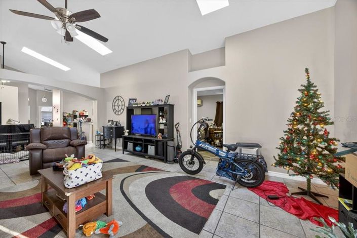 Image No.5-5 Bed Property for sale