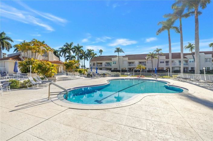 Image No.25-2 Bed Property for sale